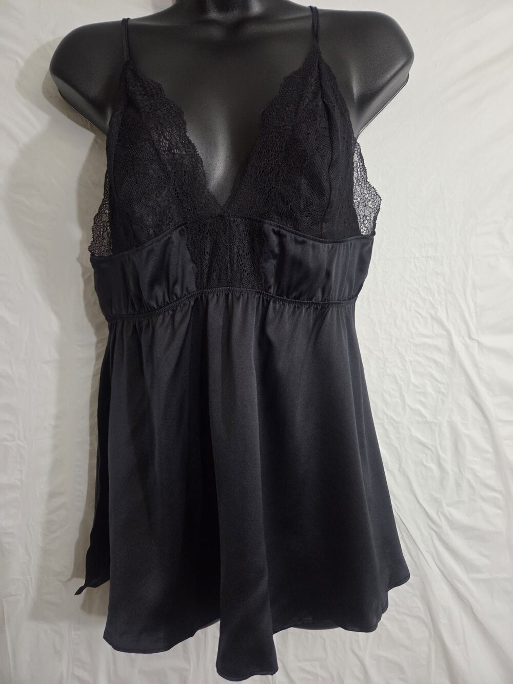 NWT Victoria's Secret Babydoll Cami Lingerie Set Size LARGE Silky Satin Lace